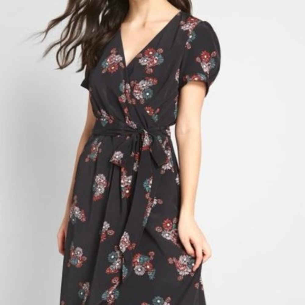ModCloth Poetic Presence Surplice Floral Dress Black Small - Picture 5 of 10
